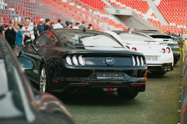 Mastering Adaptive Cruise Control: Enhancing Safety in Your British Luxury Sedan