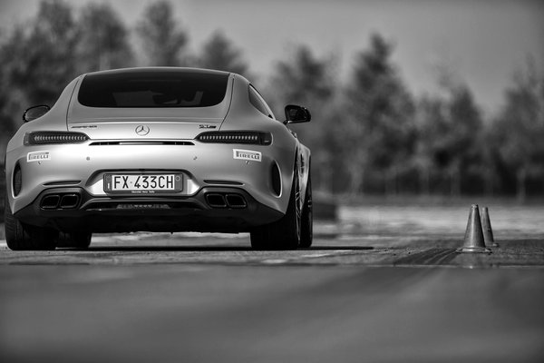 Comparing Rear-View Mirror Adjustments: A Convertible vs. Sedan Experience